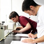 Imagen de Estudiantes de UPRH en proyecto de investigación